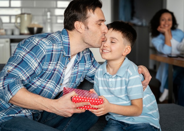 Figlio di bacio del padre del colpo medio