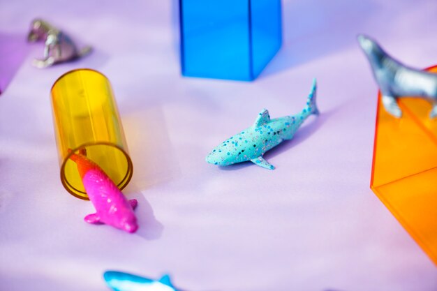 Figure animali in miniatura colorate e luminose