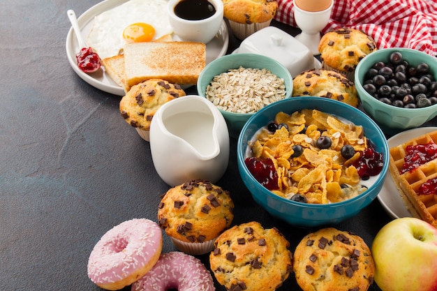 Fiocchi di granturco per la prima colazione