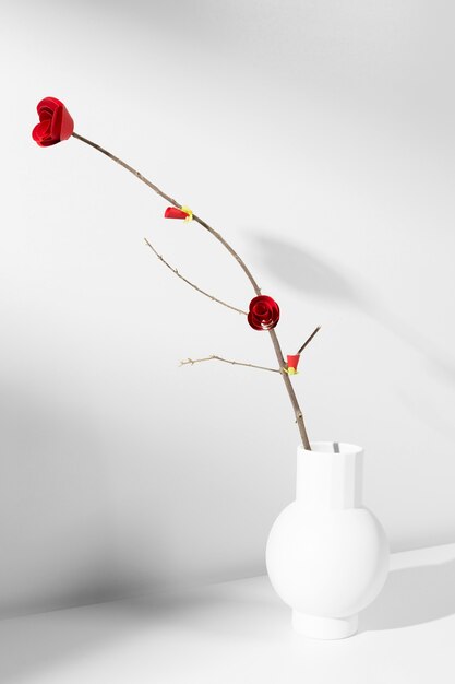 Fiore rosso cinese 2021 del nuovo anno in un vaso