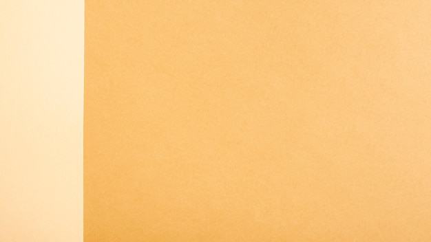 Fogli di cartone marrone bianco minimalista con spazio di copia
