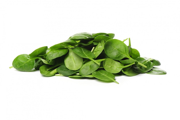 Foglie fresche degli spinaci isolate