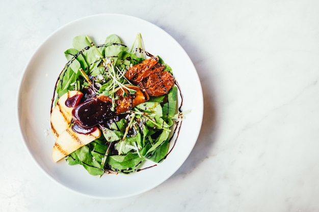 Foie gras con insalata di verdure