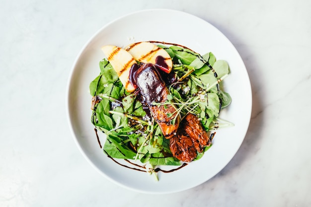 Foie gras con insalata di verdure