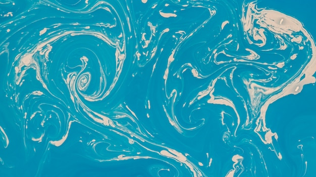 Fondo blu mescolantesi astratto della pittura acrilica del primo piano