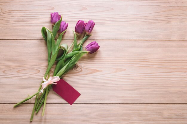 Fondo di giorno di madri con rose rosa