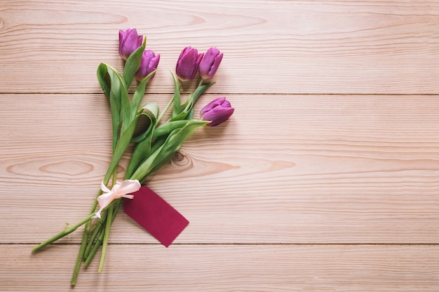 Fondo di giorno di madri con rose rosa