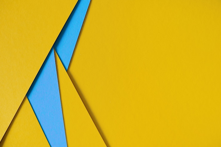 Foto gratuito fondo geometrico e blu del cartone della composizione nella composizione geometrica con copyspace