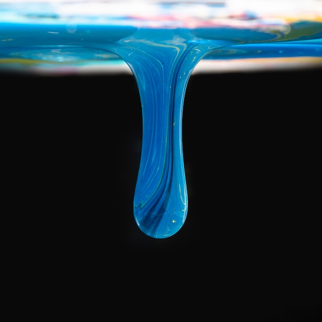Forma acrilica blu astratta