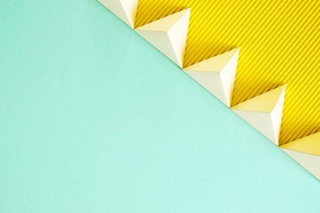 Forma geometrica di carta copia-spazio