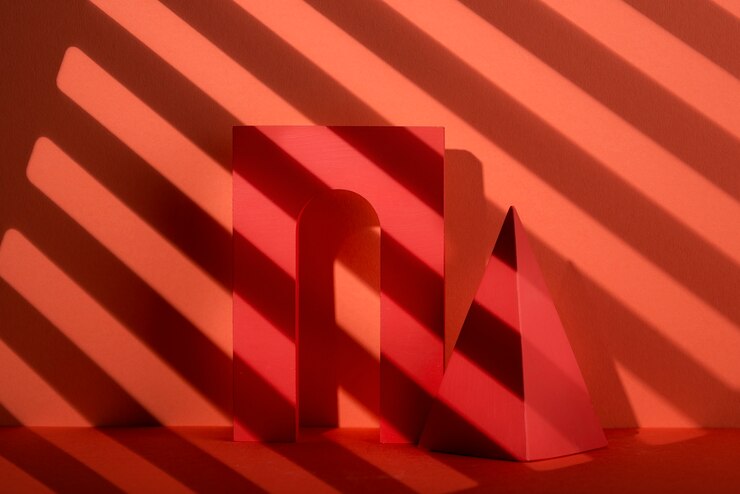 Foto gratuito forme geometriche di carta su uno sfondo corallino