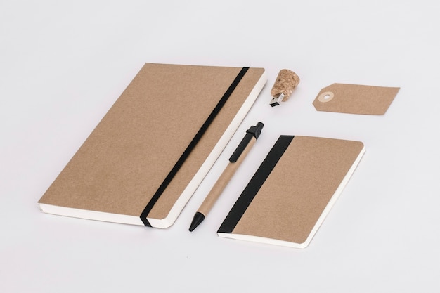Forniture per ufficio di carta Kraft