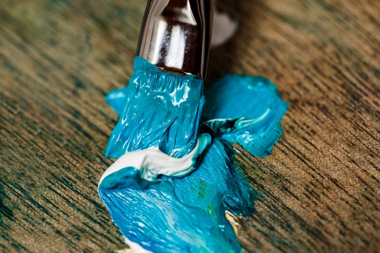 Foto gratuito foto da vicino di miscelazione di vernici a olio sulla palette