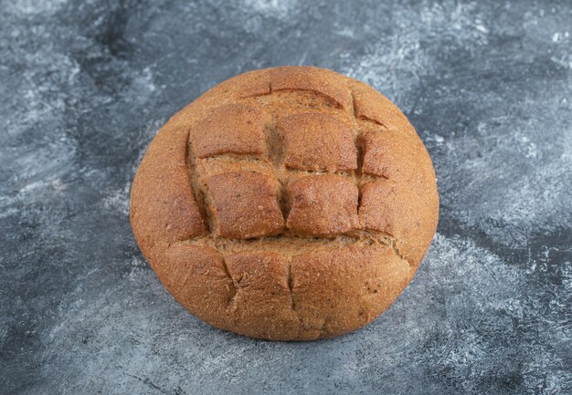 Foto del pane di segale appena sfornato. Foto di alta qualità