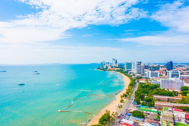 Foto di una città vista mare dall&#39;alto