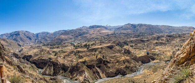 Foto panoramica del magnifico Canyon del Colca catturato in Perù