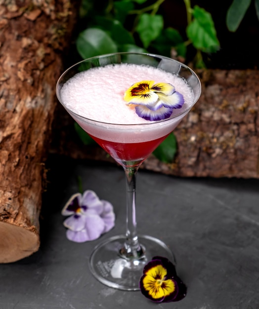 Fragole cocktail sul tavolo