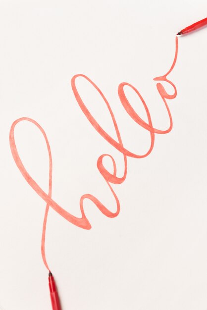 Frase di saluto scritta a mano con pennarello arancione