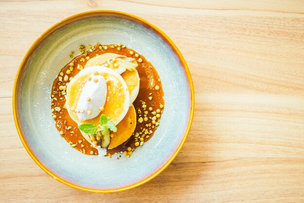 Frittelle dolci con banana e salsa dolce