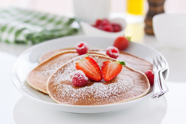 frittelle latticello fatti in casa con fragole fresche