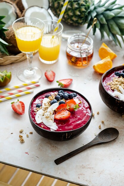 Frullato di Acai in guscio di cocco con succo d'arancia