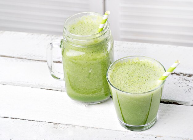 Frullato verde disintossicante. Ricette Smoothie per una rapida perdita di peso