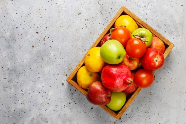 Frutta autunnale biologica.