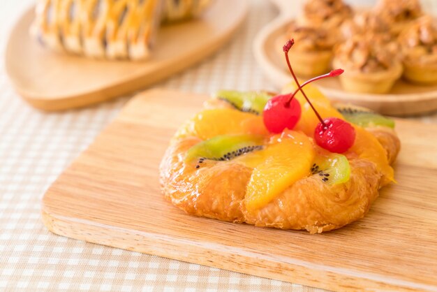 Frutta mista danese con marmellata