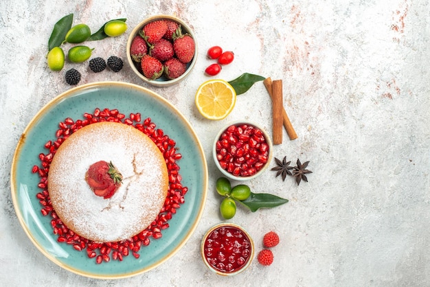 frutti di bosco melograno marmellata di limone frutti di bosco la torta con fragole e biscotti