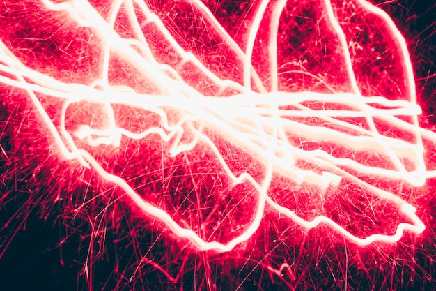 Fuoco d&#39;artificio astratto rosso illuminato