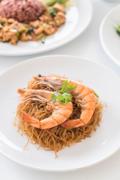 Gamberi in vaso con vermicelli