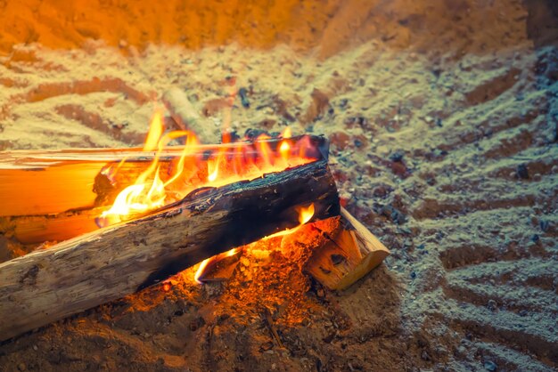 Giappone vecchia casa con il fuoco