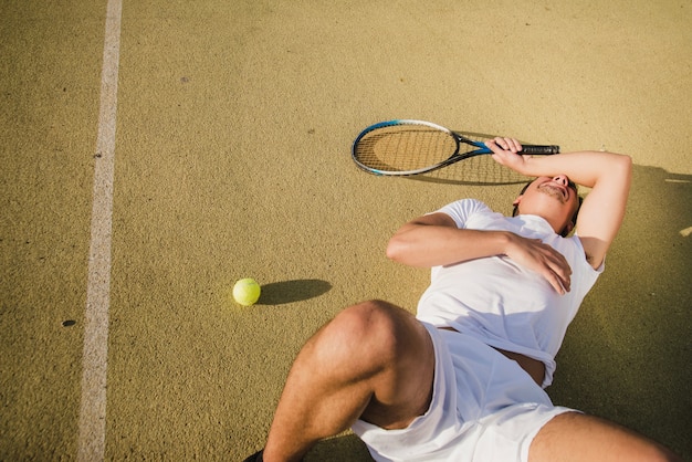 Giocatore di tennis esaurito