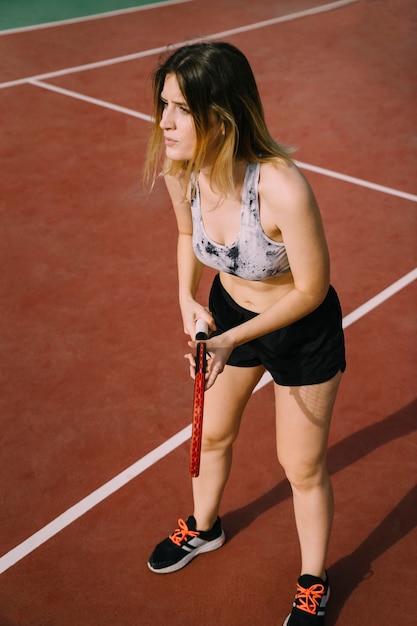 Giocatore di tennis in attesa di palla