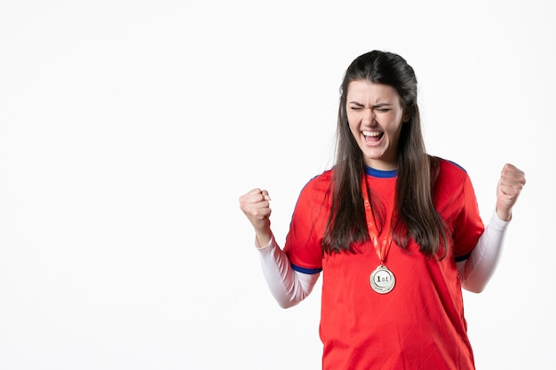 Giocatore femminile di vista frontale con la medaglia