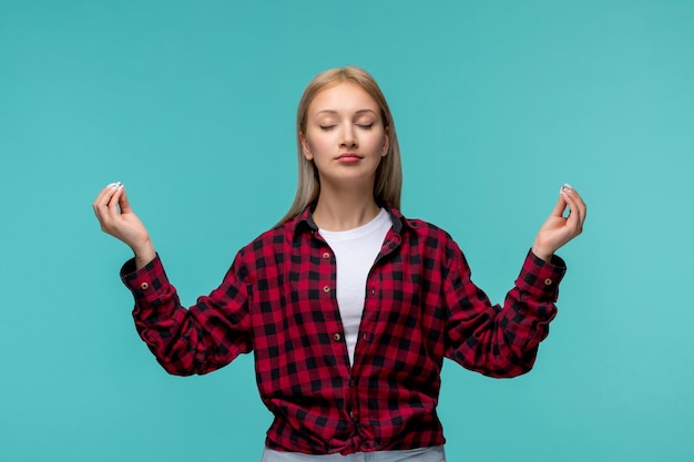 Giornata internazionale degli studenti giovane bella ragazza in camicia a quadri rossa con gli occhi chiusi che mostrano il segno zen