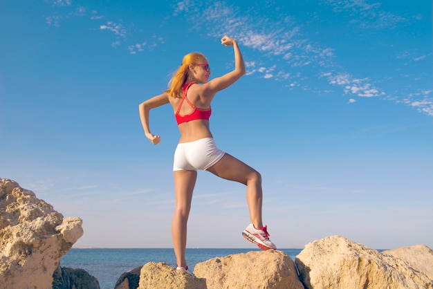 Giovane donna di forma fisica