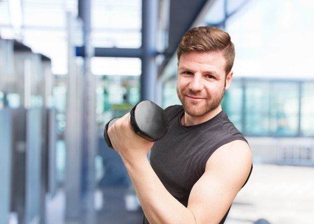 giovane uomo di sport felice espressione