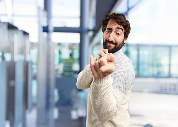 Giovane uomo pazzo felice espressione