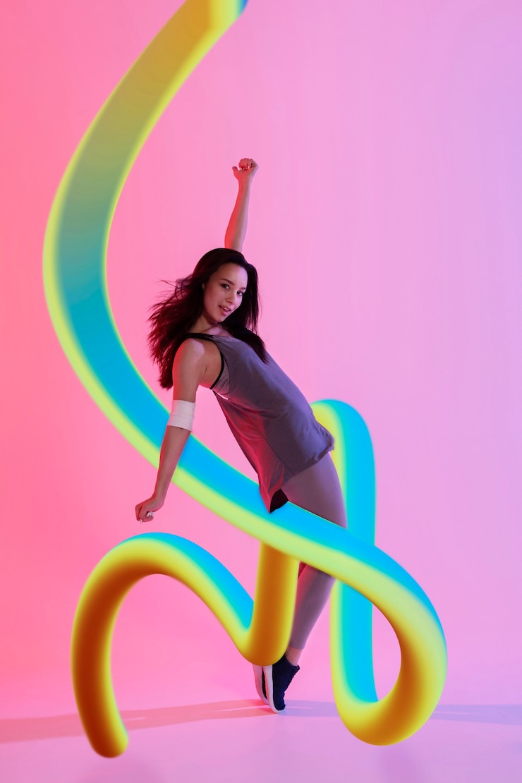 Foto gratuito giovani adulti che eseguono una coreografia di danza moderna