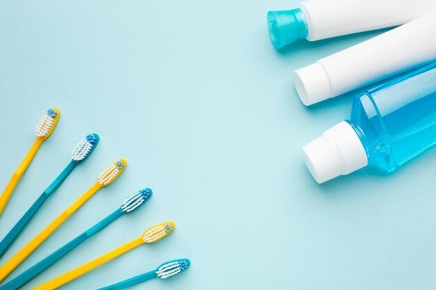 Gli oggetti per la pulizia dentale copiano lo spazio