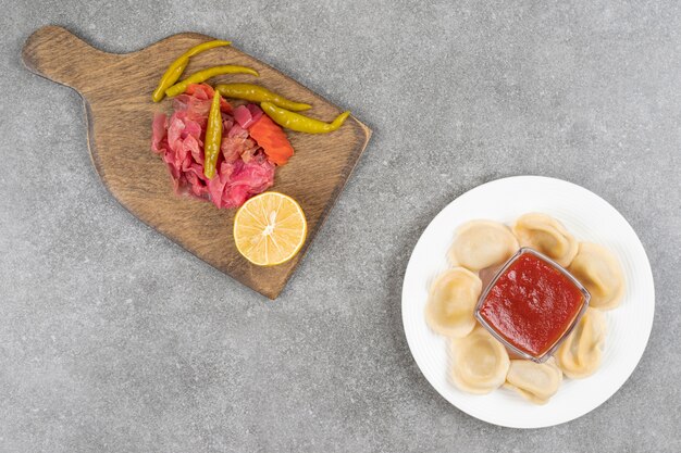 Gnocchi ripieni di carne e varie verdure sott'olio