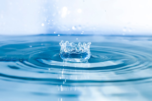 Goccia d'acqua che cade