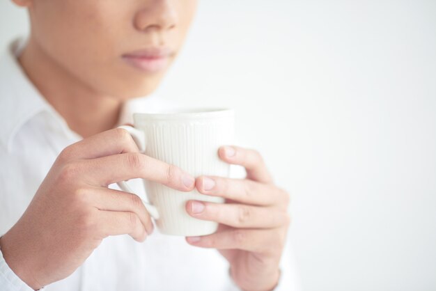 Godendo la tazza di caffè