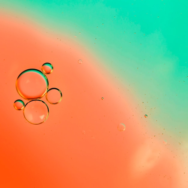 Gradient arcipelago of bubble drops in water