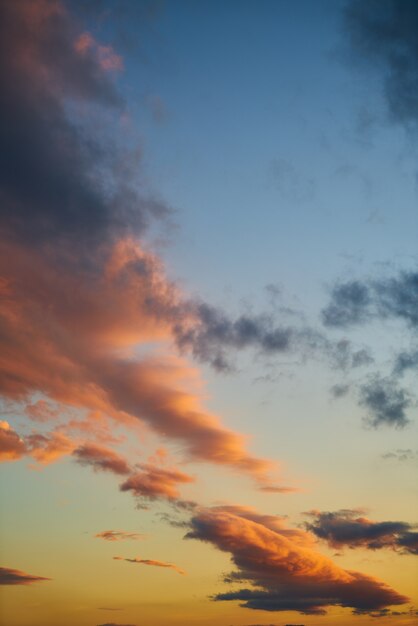 Grande cielo al tramonto