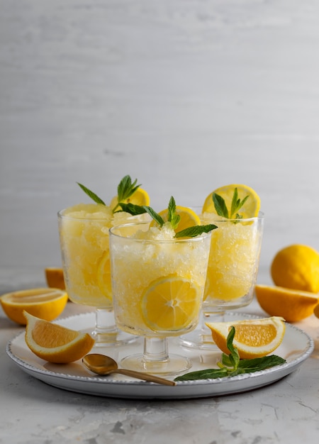 Granita con natura morta al limone