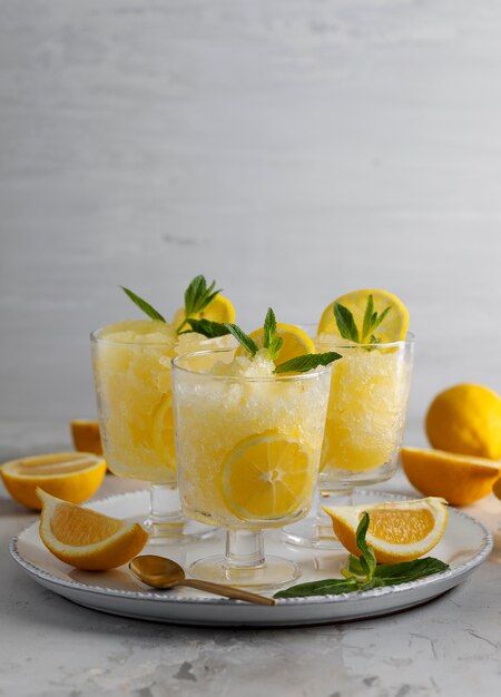 Granita con natura morta al limone