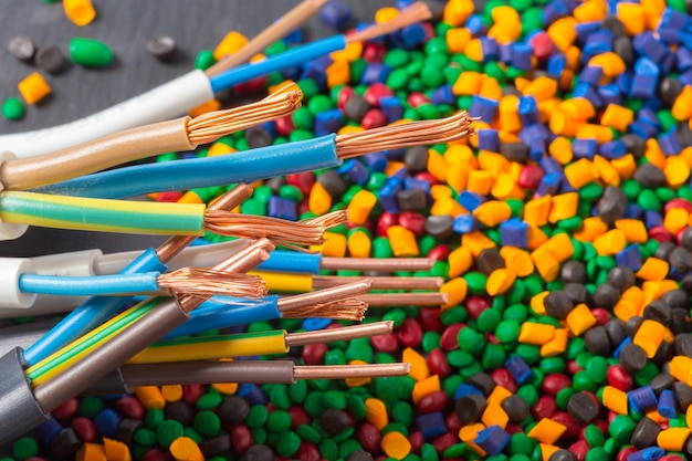 Granuli polimerici di plastica colorati per cavi