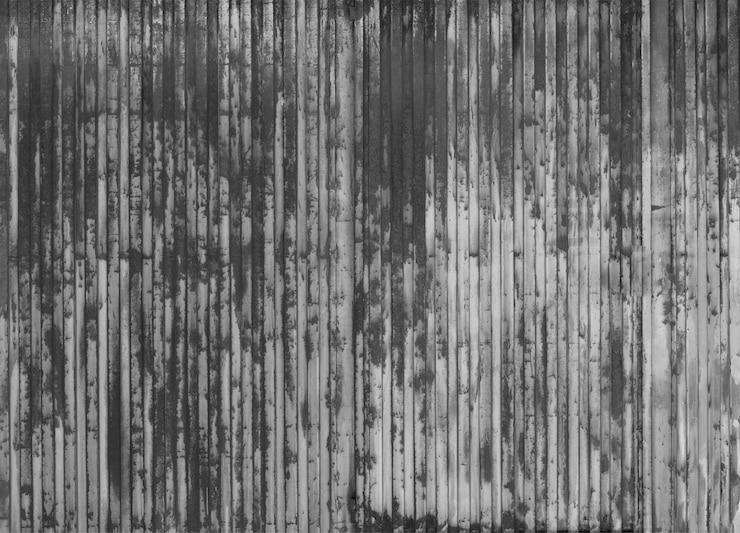 Foto gratuito grigio muro di metallo colorato